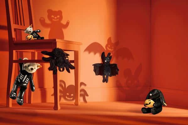 Halloween friends in the orange room